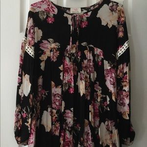 Vanilla Bay Floral Top NWOT
